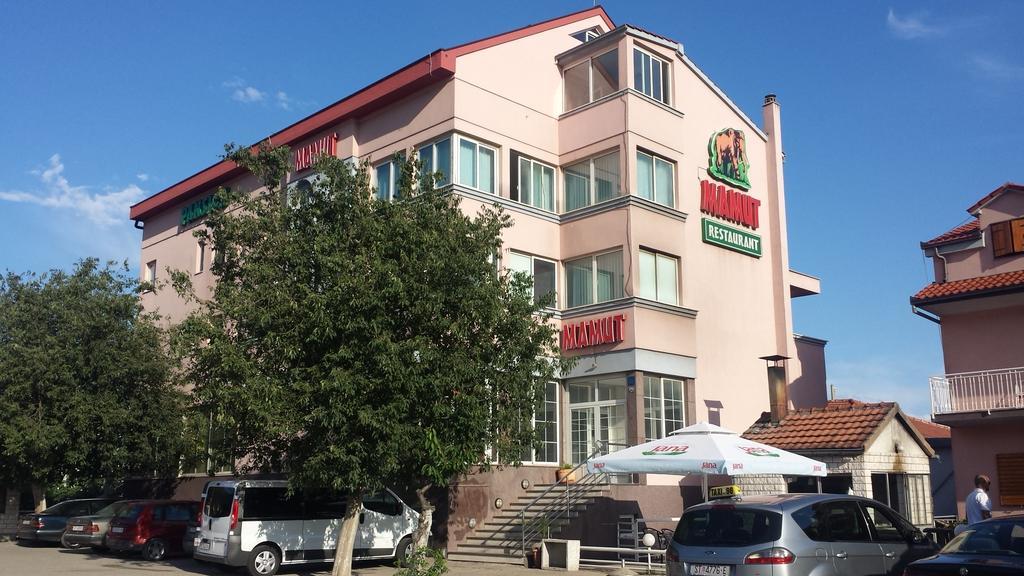 Guest House Mamut Kaštela Eksteriør billede