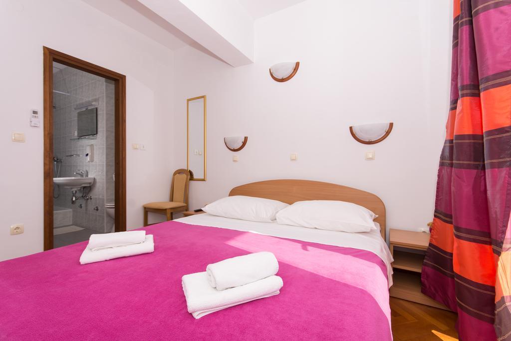 Guest House Mamut Kaštela Eksteriør billede