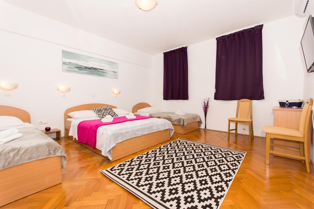 Guest House Mamut Kaštela Eksteriør billede