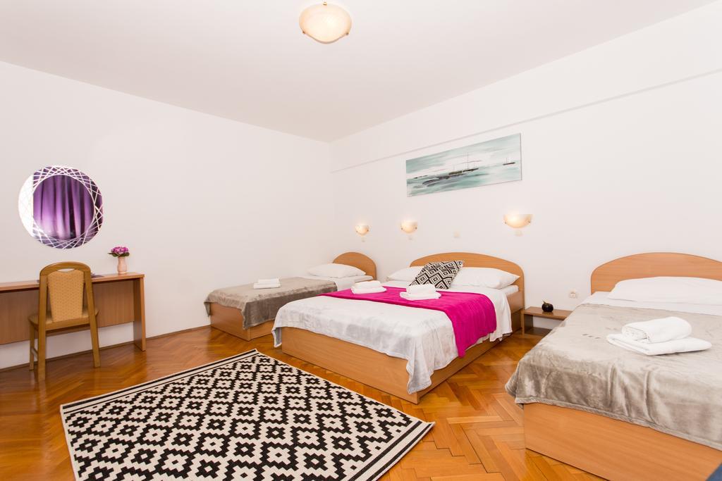 Guest House Mamut Kaštela Eksteriør billede