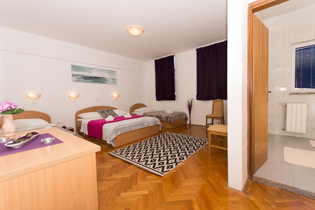 Guest House Mamut Kaštela Eksteriør billede