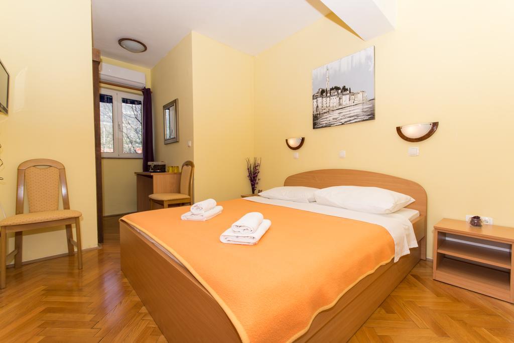 Guest House Mamut Kaštela Eksteriør billede
