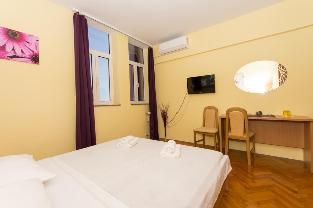 Guest House Mamut Kaštela Eksteriør billede