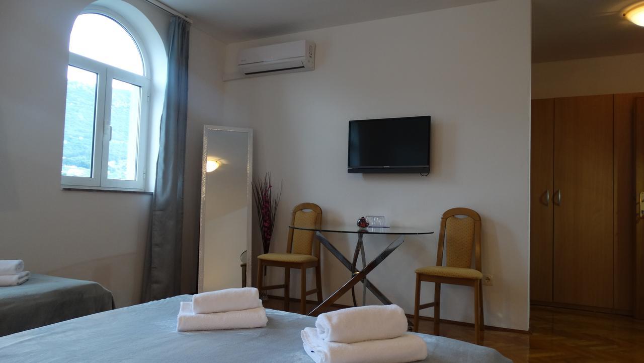 Guest House Mamut Kaštela Eksteriør billede